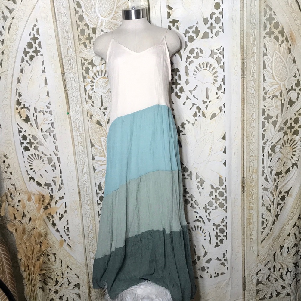 Chic Colorblock Maxi Dress in Cream and Teal